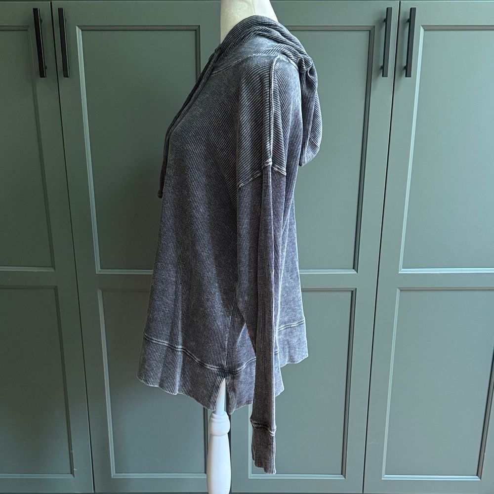 Natural Reflections Gray Hooded women’s hoodie shirt.  Size Large - Picture 2 of 6